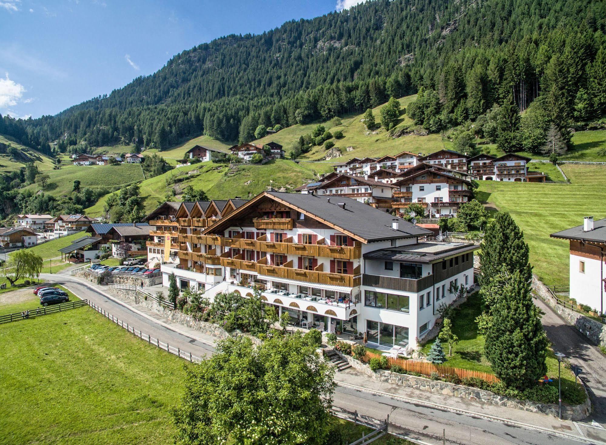 Hotel Alpenland Moso in Passiria Exterior foto